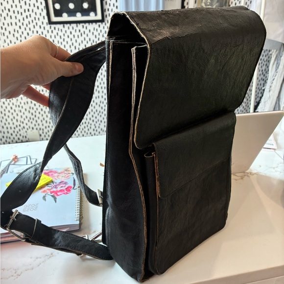 Gutsy Nomad Black Leather Bag - Picture 1 of 12
